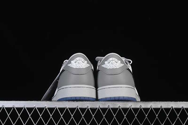 All categories Air Jordan Jordan series basketball shoes Air Jordan 1 Low Dior x Air Jordan 1 Low AJ1 Joe 1 Dior joint white gray low top CN8608-002